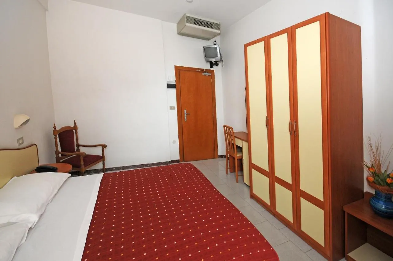 Hotel Darsena 체제나티코